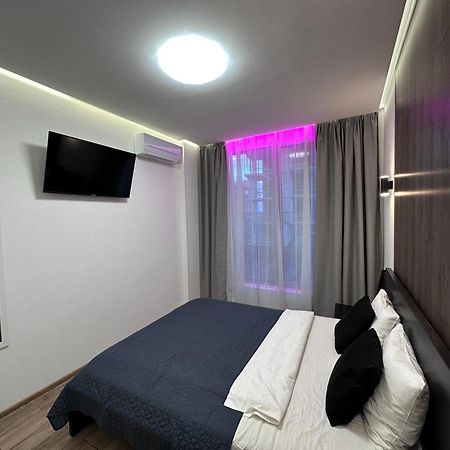 Rybalsky Studio Apartment Dnipro View Kiev Esterno foto