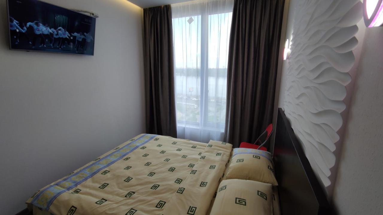 Rybalsky Studio Apartment Dnipro View Kiev Esterno foto