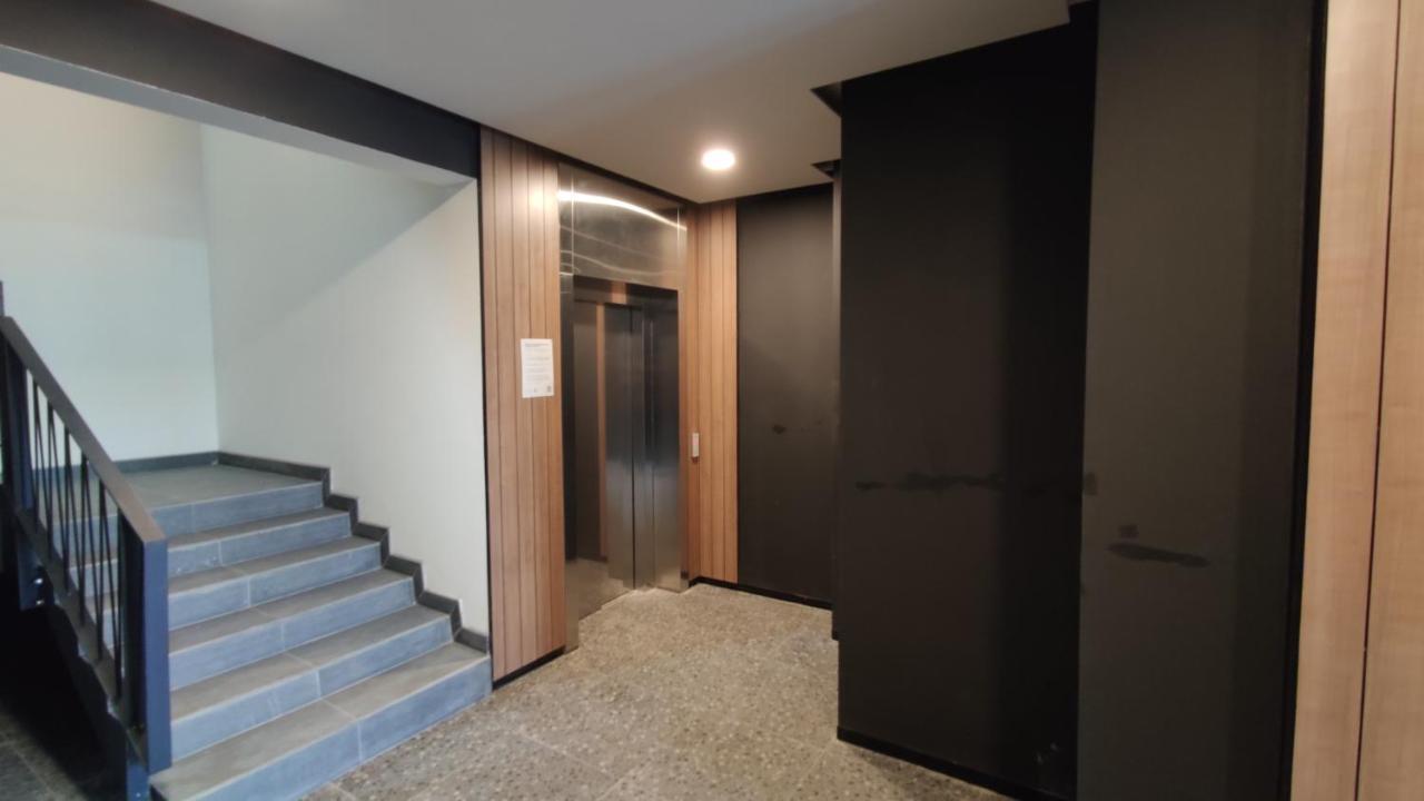 Rybalsky Studio Apartment Dnipro View Kiev Esterno foto