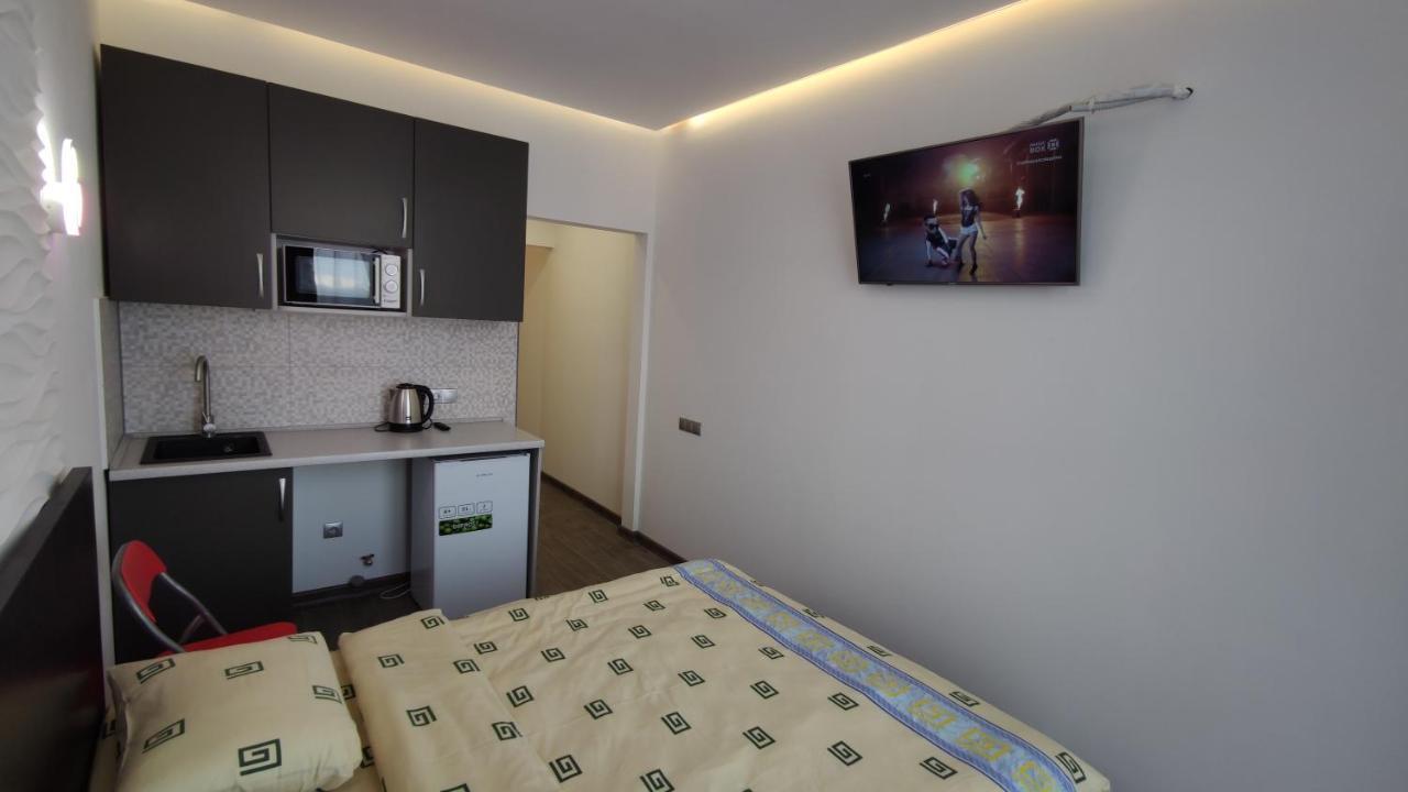 Rybalsky Studio Apartment Dnipro View Kiev Esterno foto