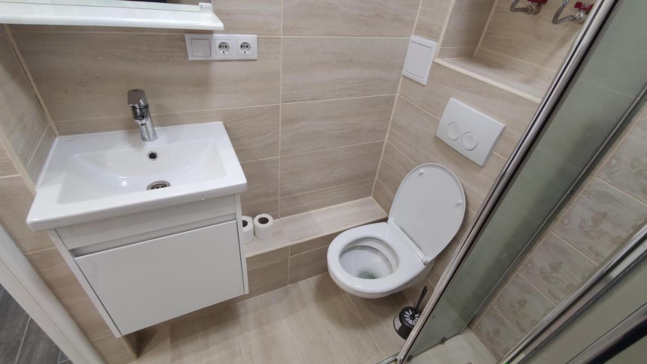 Rybalsky Studio Apartment Dnipro View Kiev Esterno foto
