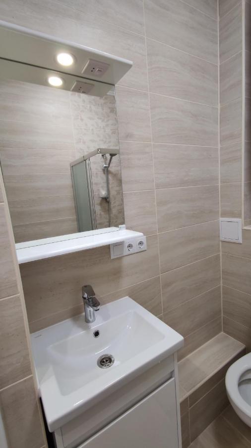 Rybalsky Studio Apartment Dnipro View Kiev Esterno foto