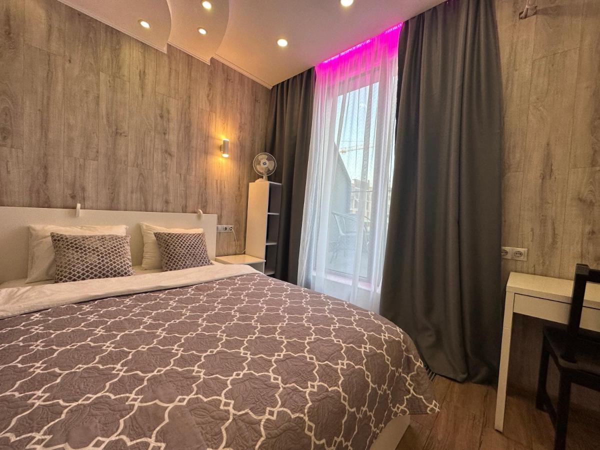 Rybalsky Studio Apartment Dnipro View Kiev Esterno foto
