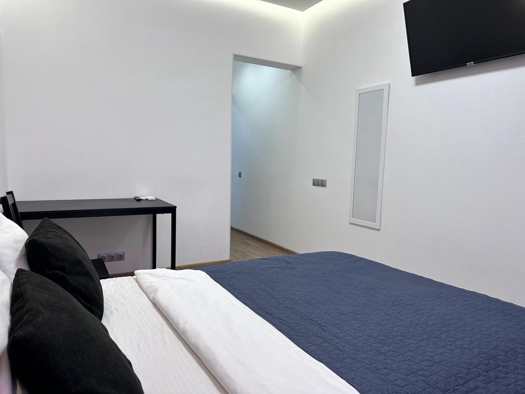Rybalsky Studio Apartment Dnipro View Kiev Esterno foto